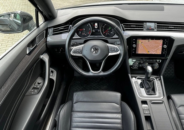 Volkswagen Passat cena 119900 przebieg: 67940, rok produkcji 2019 z Chełmno małe 277